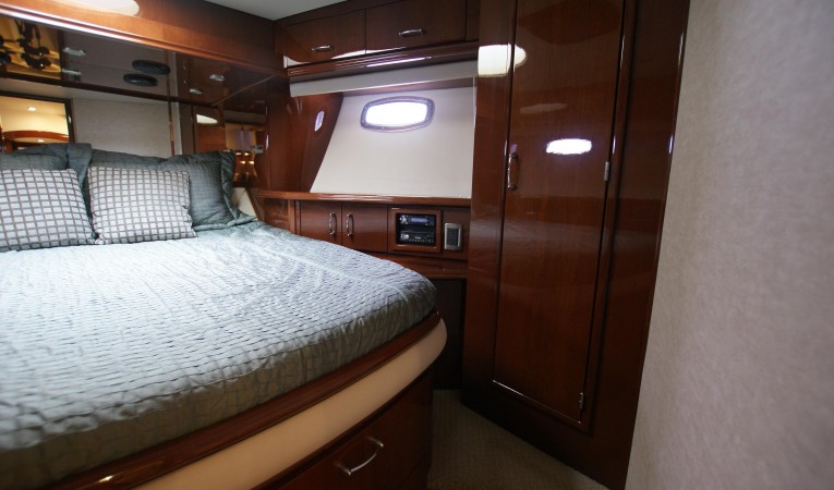 59 Marquis VIP to starboard