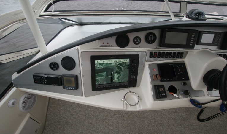 59 Marquis helm to port