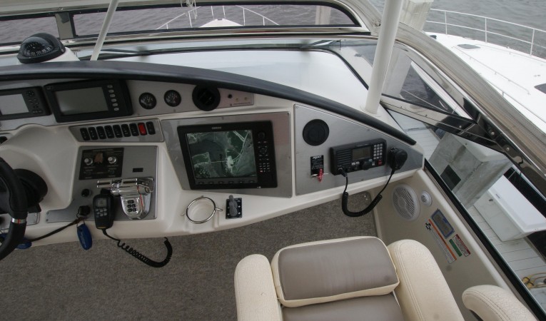 59 Marquis helm to starboard