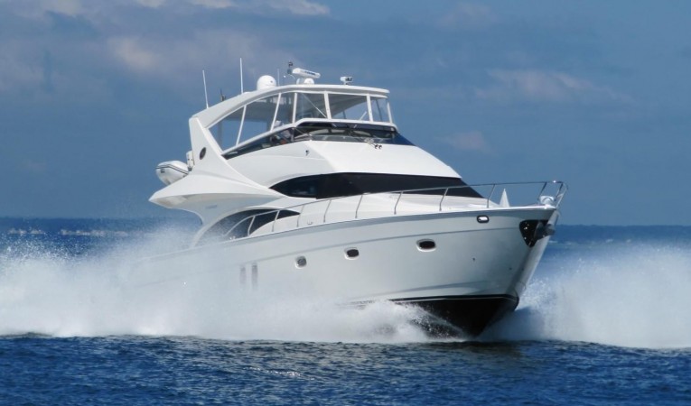 59 Marquis starboard bow running