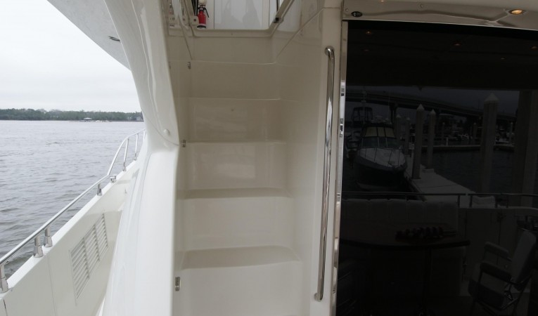 59 Marquis stairs to flybridge