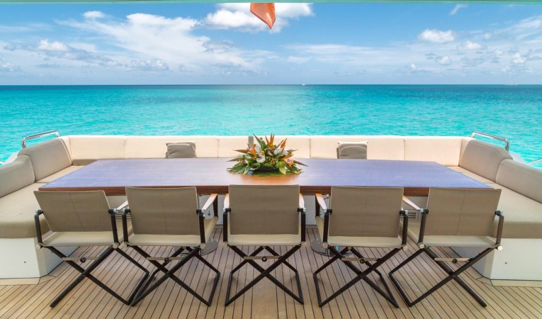 140 Benetti Bridge Deck Dining