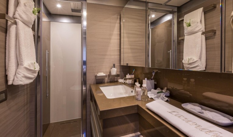 140 Benetti Guest Bath