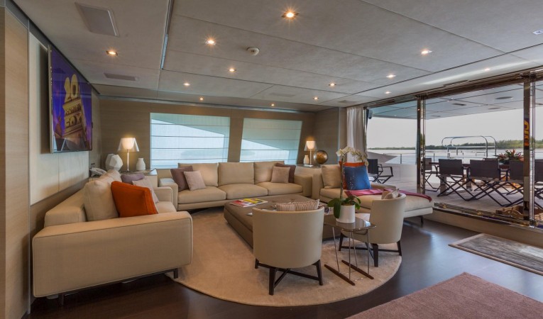 140 Benetti Skylounge