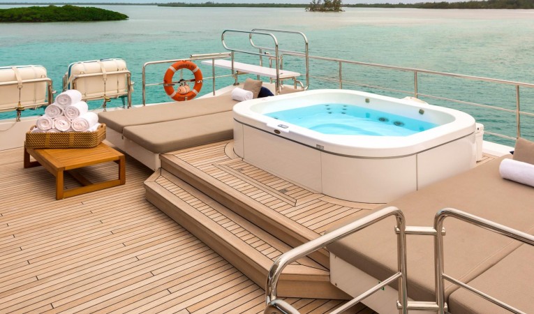 140 Benetti Jacuzzi