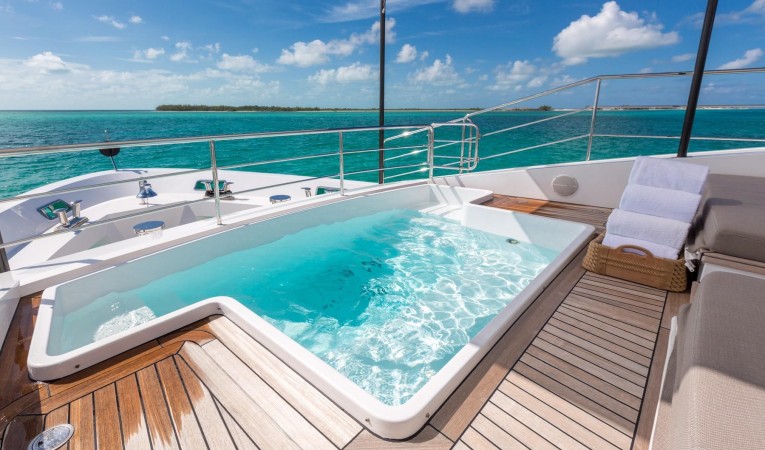 140 Benetti Foredeck Pool
