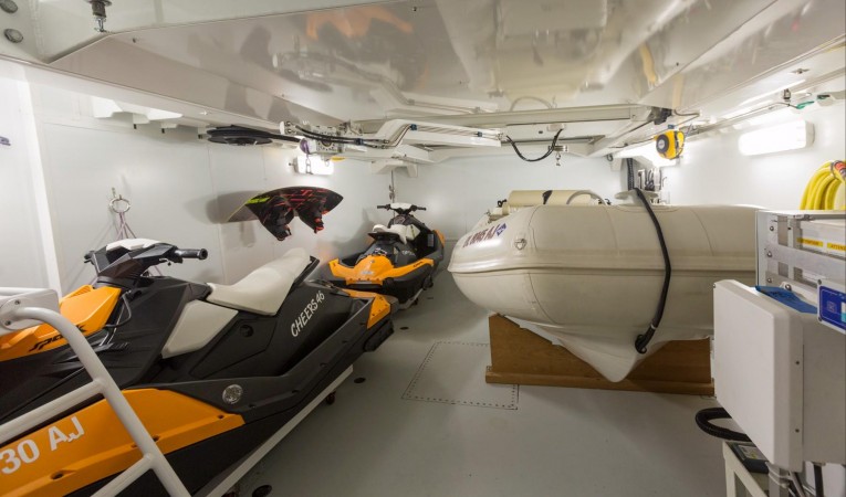 140 Benetti Tender & Toy Garage