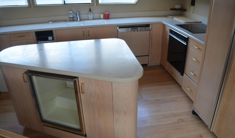 85 Monk Island/Champagne cooler