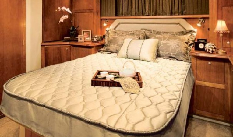 41 Cruisers Yachts Manufacturer Provided Image