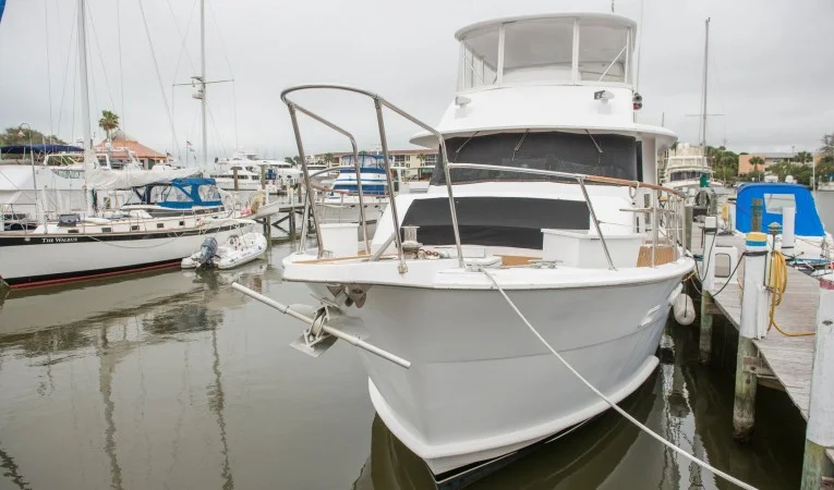 61 Hatteras 