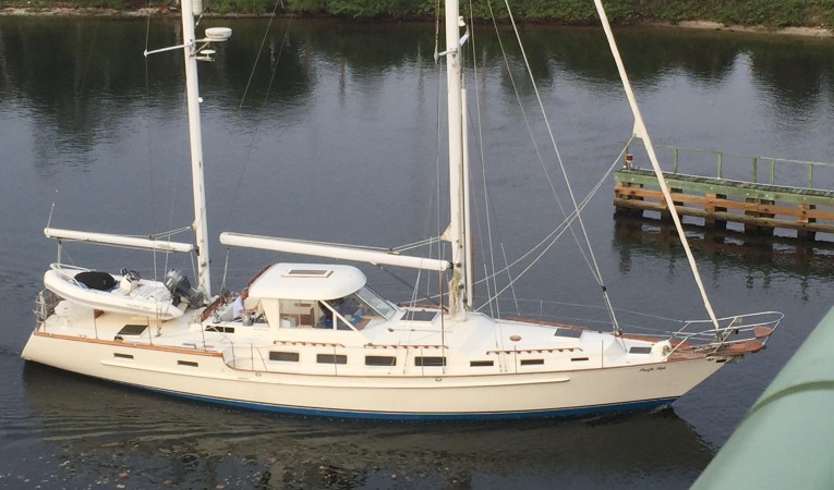 63 Cruising Ketch Starboard bow Profile