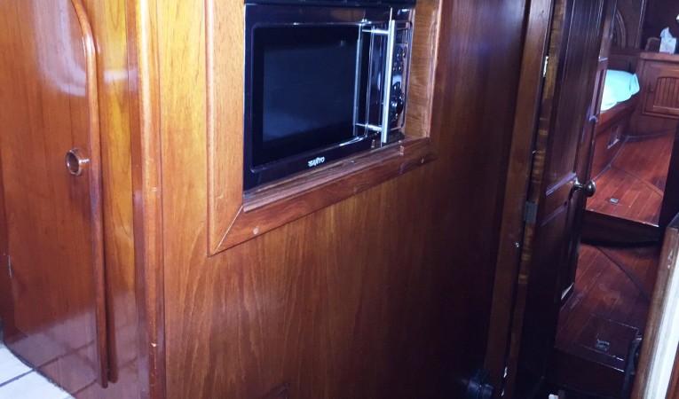 63 Cruising Ketch Convection / Microwace