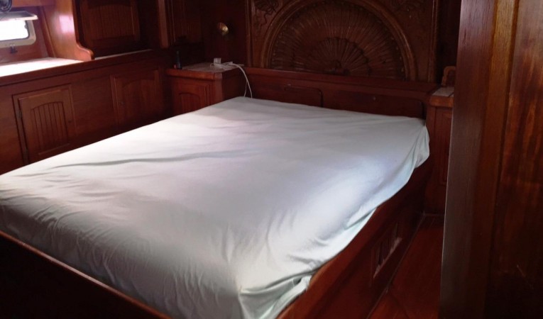 63 Cruising Ketch Master King size berth