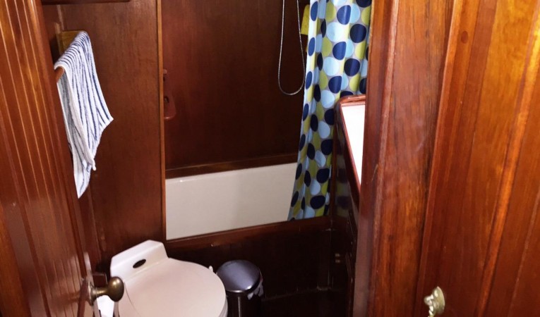 63 Cruising Ketch Master custom tub & shower