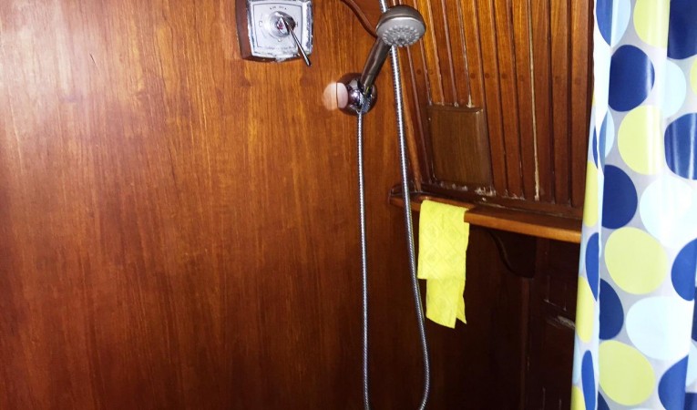 63 Cruising Ketch Master Shower