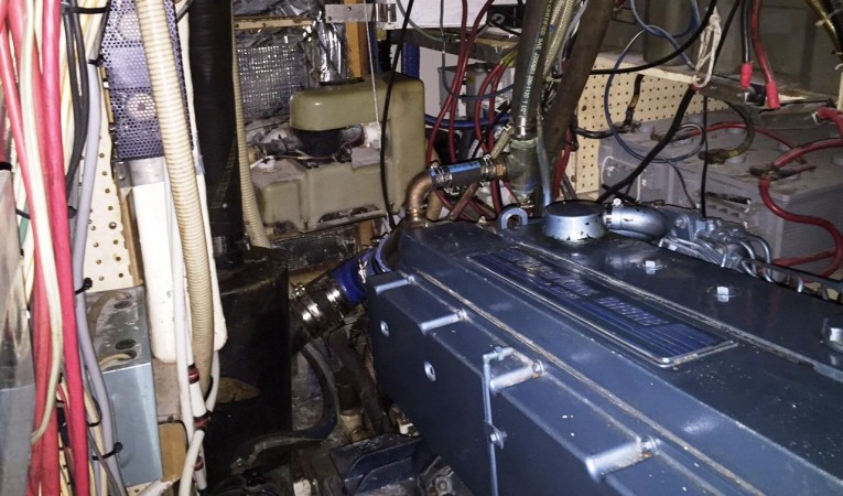 63 Cruising Ketch Engineroom 4