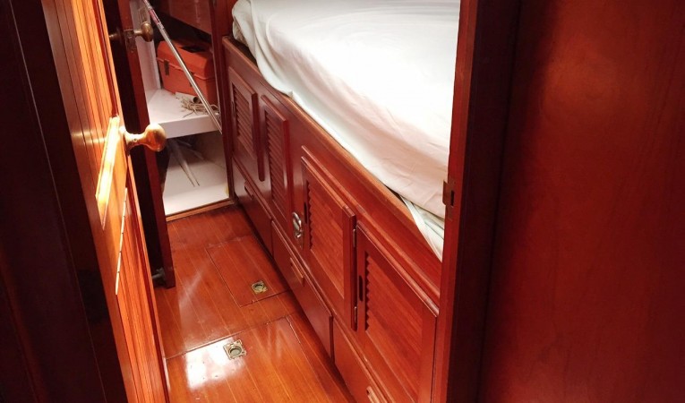 63 Cruising Ketch Forward Guest cabin