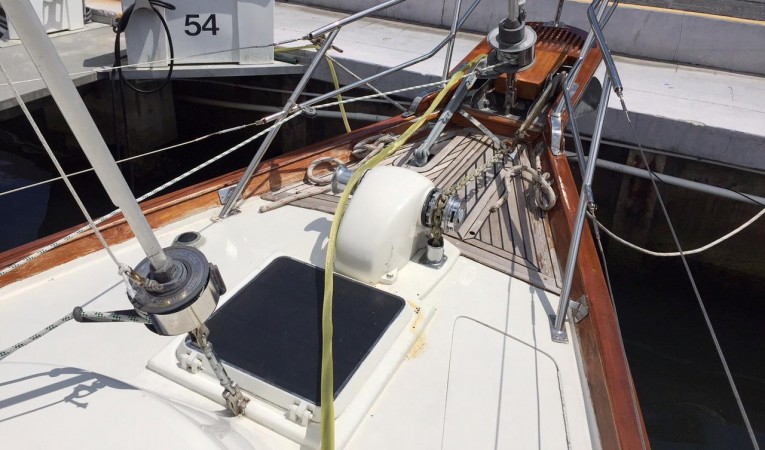 63 Cruising Ketch Windlass