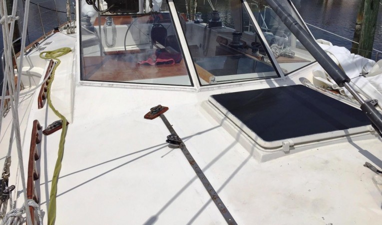 63 Cruising Ketch Safty Glass Cockpit Enclosre