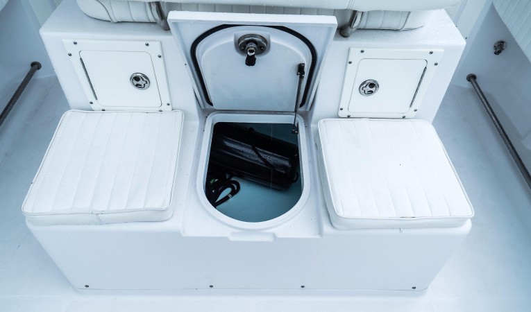28 Southport Cockpit 45gal Livewell