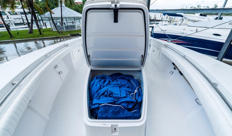 28 Southport FWD Fish Box w/ Full Canvas
