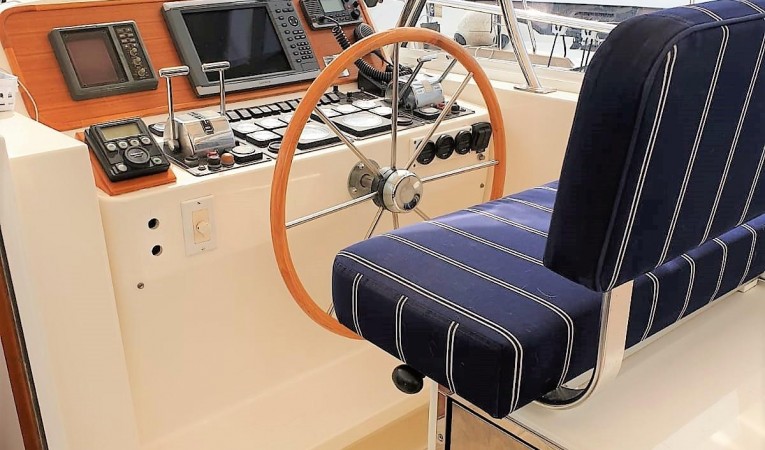 40 Legacy Helm Station