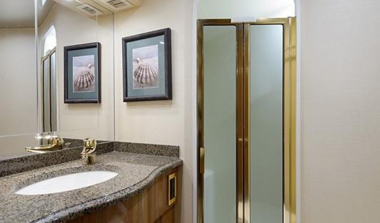 68 Viking Forward Stateroom Head