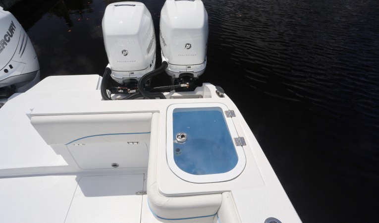 42 Prowler Transom Corner Livewell