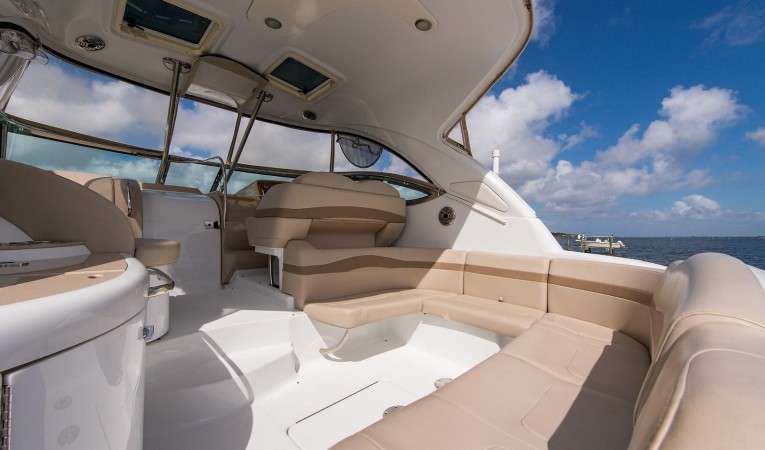 37 Formula Flybridge