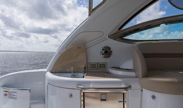 37 Formula Flybridge