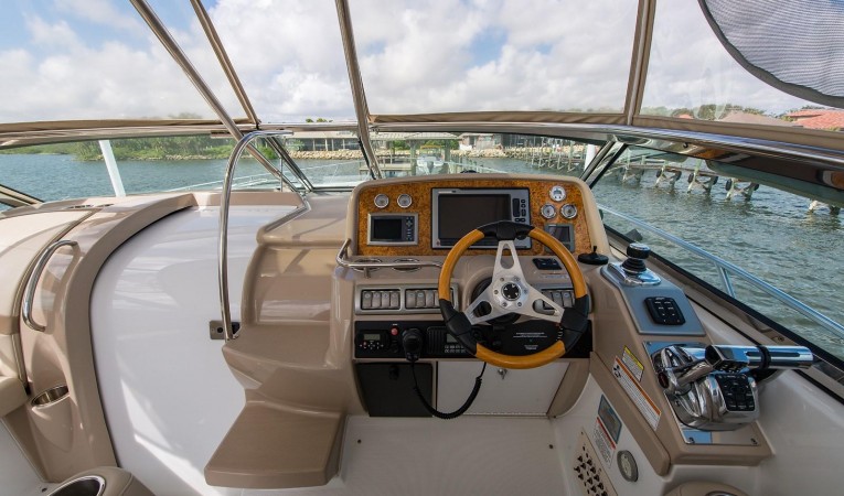 37 Formula Flybridge