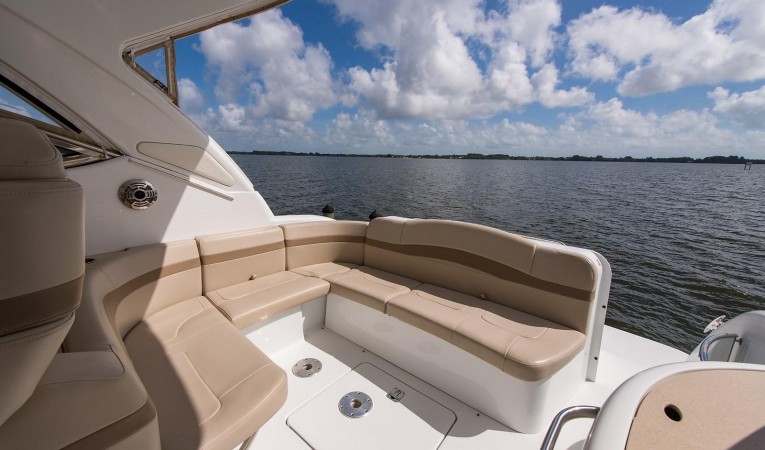 37 Formula Flybridge