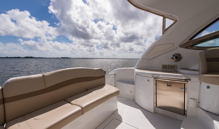 37 Formula Flybridge