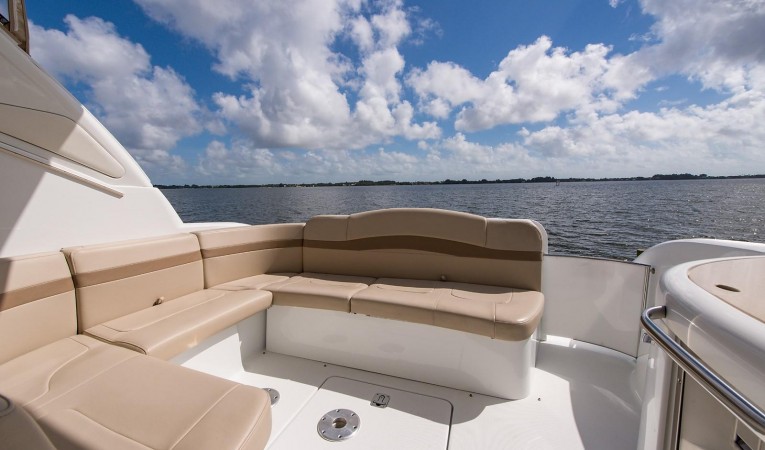 37 Formula Flybridge