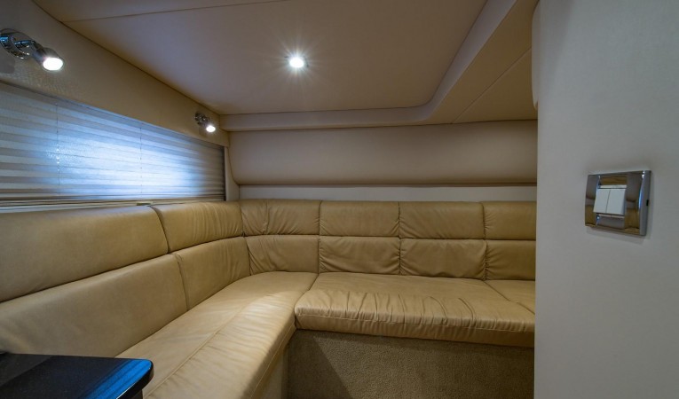37 Formula Aft Lounge/Stateroom
