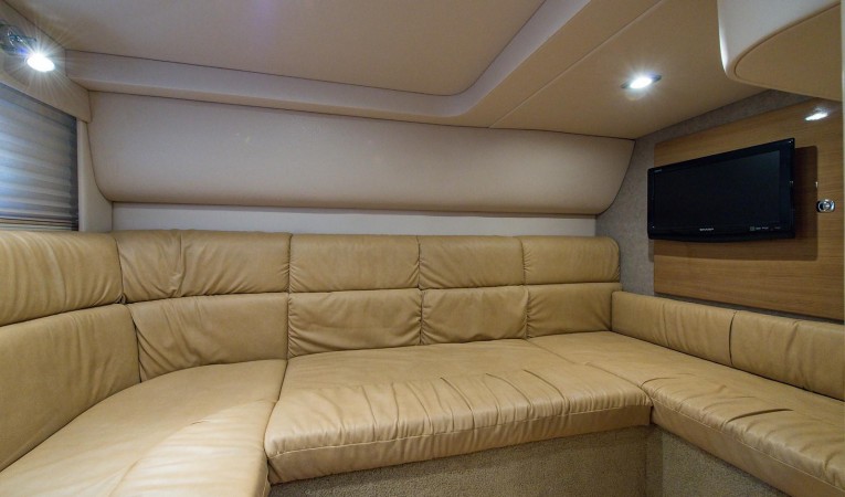 37 Formula Aft Lounge/Stateroom