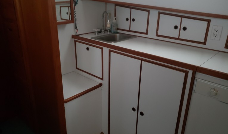 42 Grand Banks Forward office / laundry / stateroom