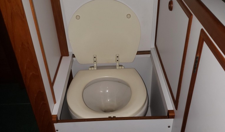 42 Grand Banks Head forward stateroom / office /laundry