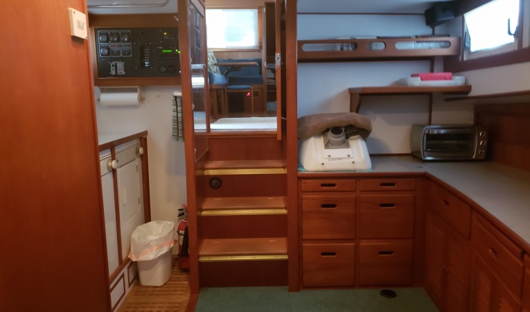 42 Grand Banks Forward stateroom/ office/ laundry