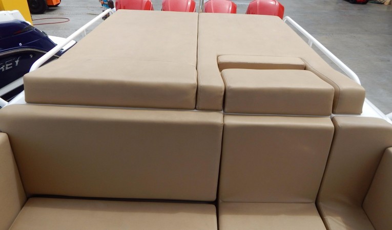 44 Nautica Transom Lounge