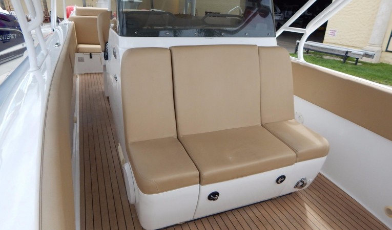 44 Nautica Fwd Console Bench