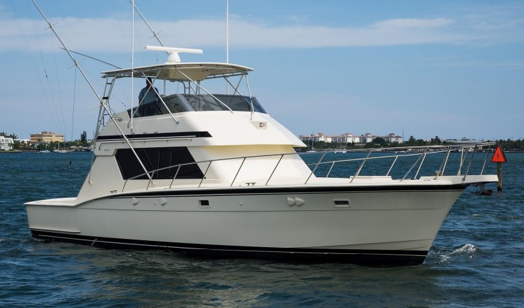 52 Hatteras 