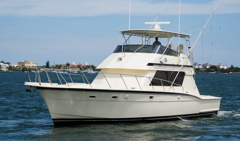 52 Hatteras 