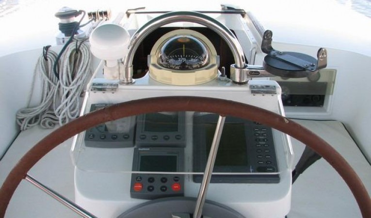 36 Beneteau Helm Station