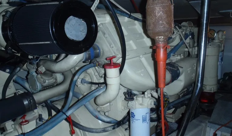 42 Ocean Yachts Engine room 1