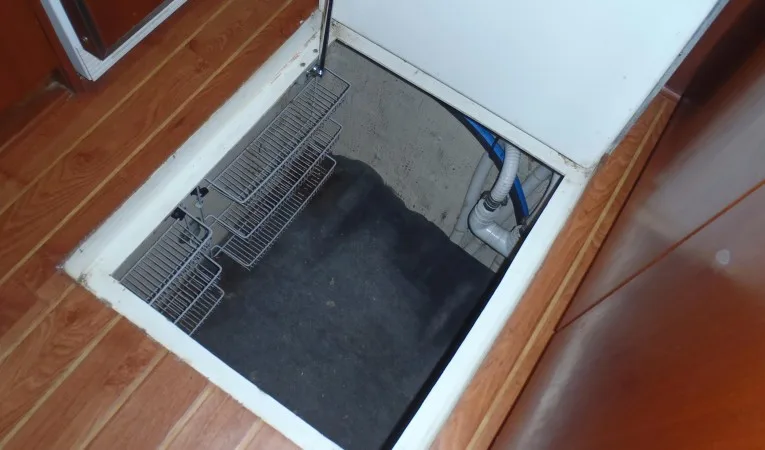 42 Ocean Yachts Pantry