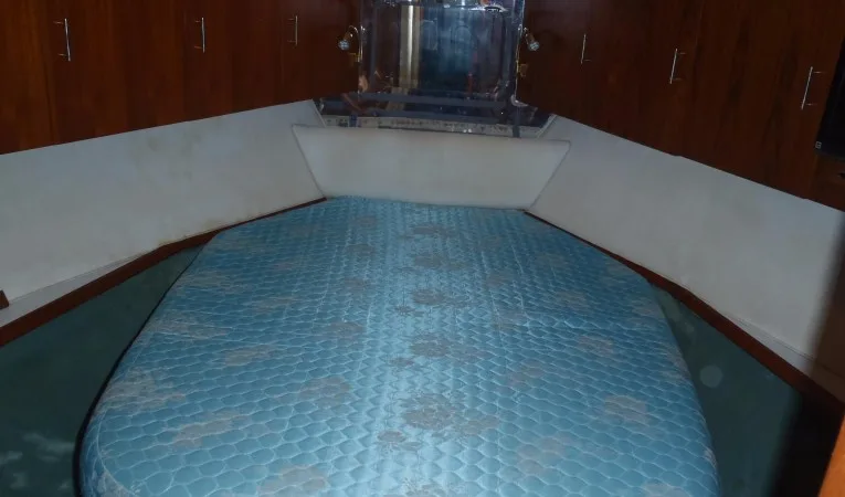 42 Ocean Yachts Master stateroom