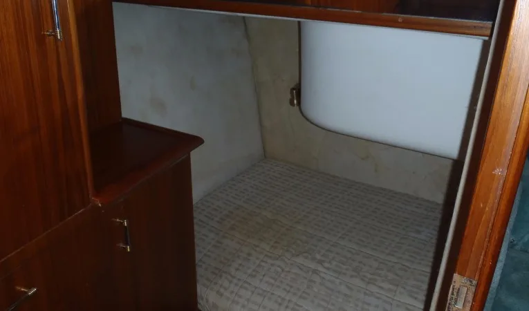 42 Ocean Yachts VIP stateroom