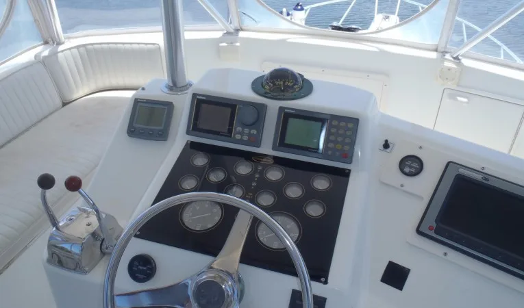 42 Ocean Yachts Helm console