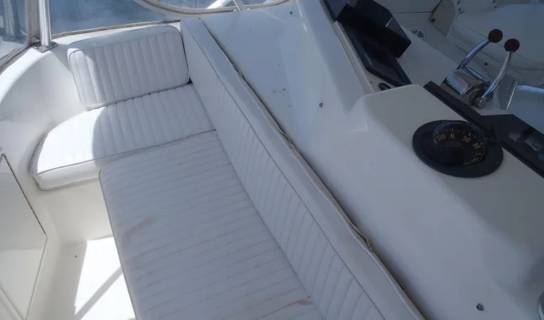 42 Ocean Yachts Helm seating fwd